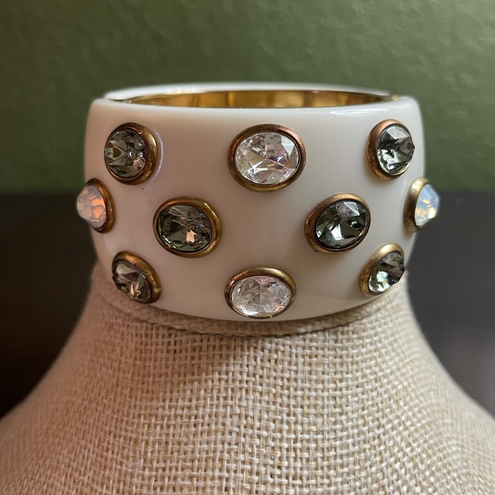 NWOT Neiman Marcus Cream Ceramic Bracelet With Green And Clear Stones